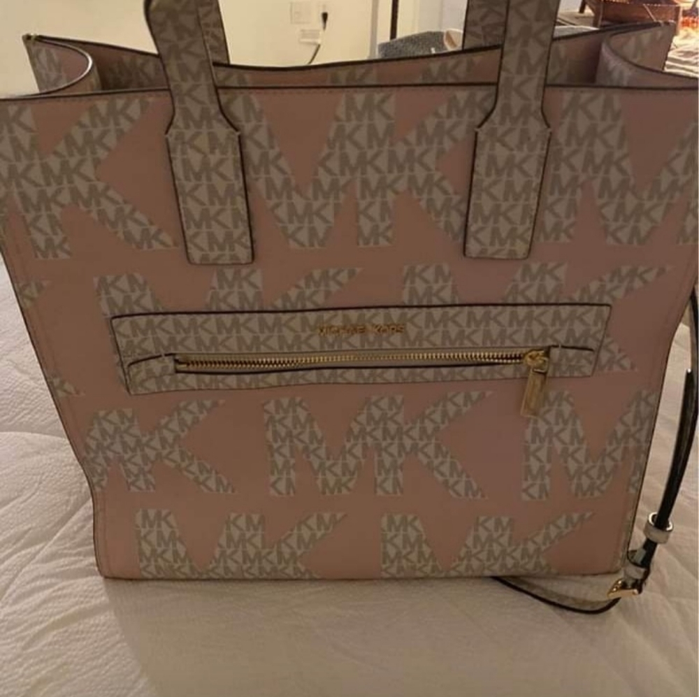 *Authentic* Michael Kors Tote/Handbag